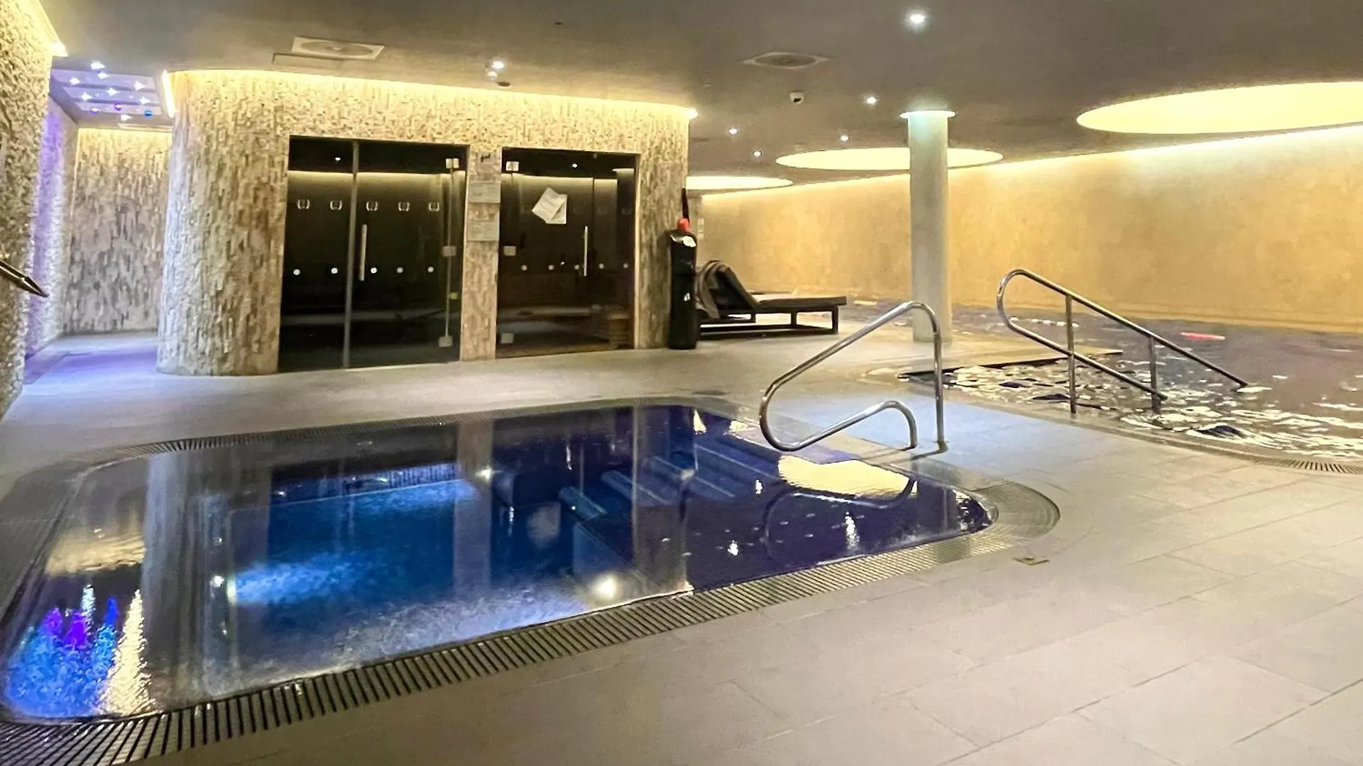 Luxury City Apartment In Canary Wharf City Centre With Private Balcony, And 360 Skyline City View London