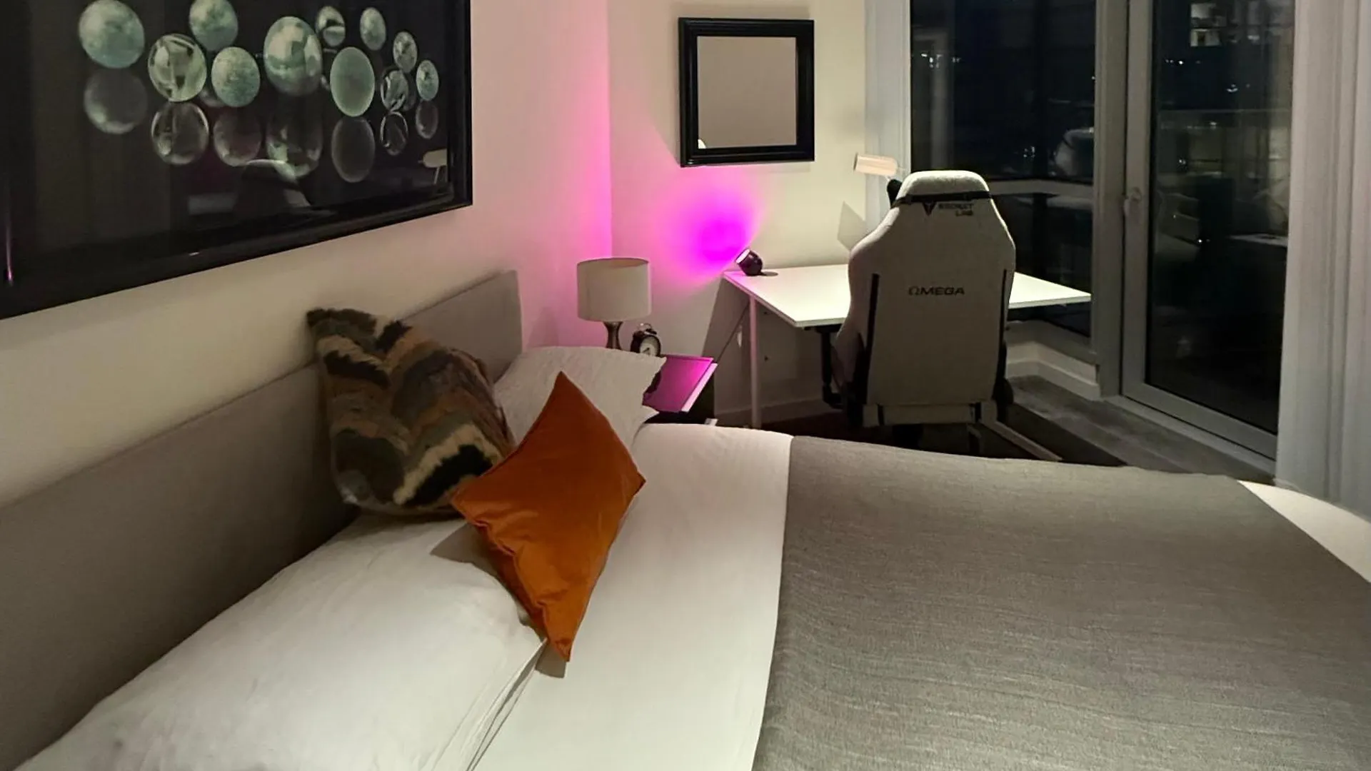 Luxury City Apartment In Canary Wharf City Centre With Private Balcony, And 360 Skyline City View London
